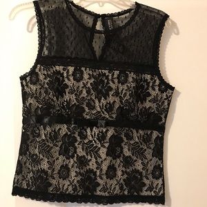 Cute black lace top New York & Co Black Size S